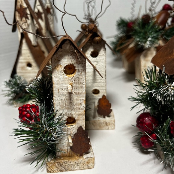 Primitive Birdhouse Christmas Decor - Picture 3 of 8